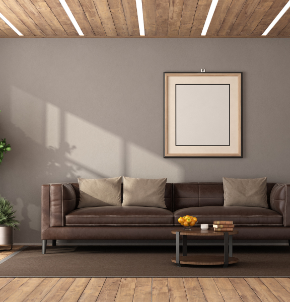 Decoración de un salón con sofá marrón oscuro